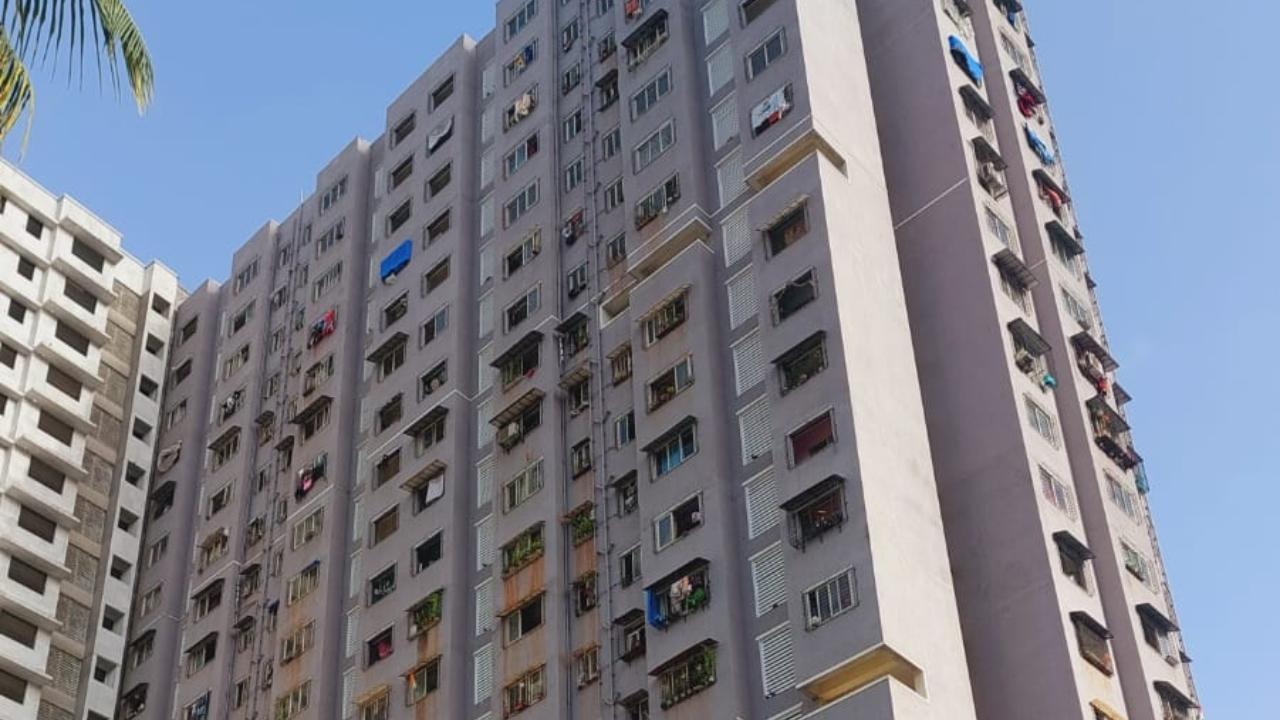 Mumbai: Woman jumps from 18th floor in Bhandup, kills self