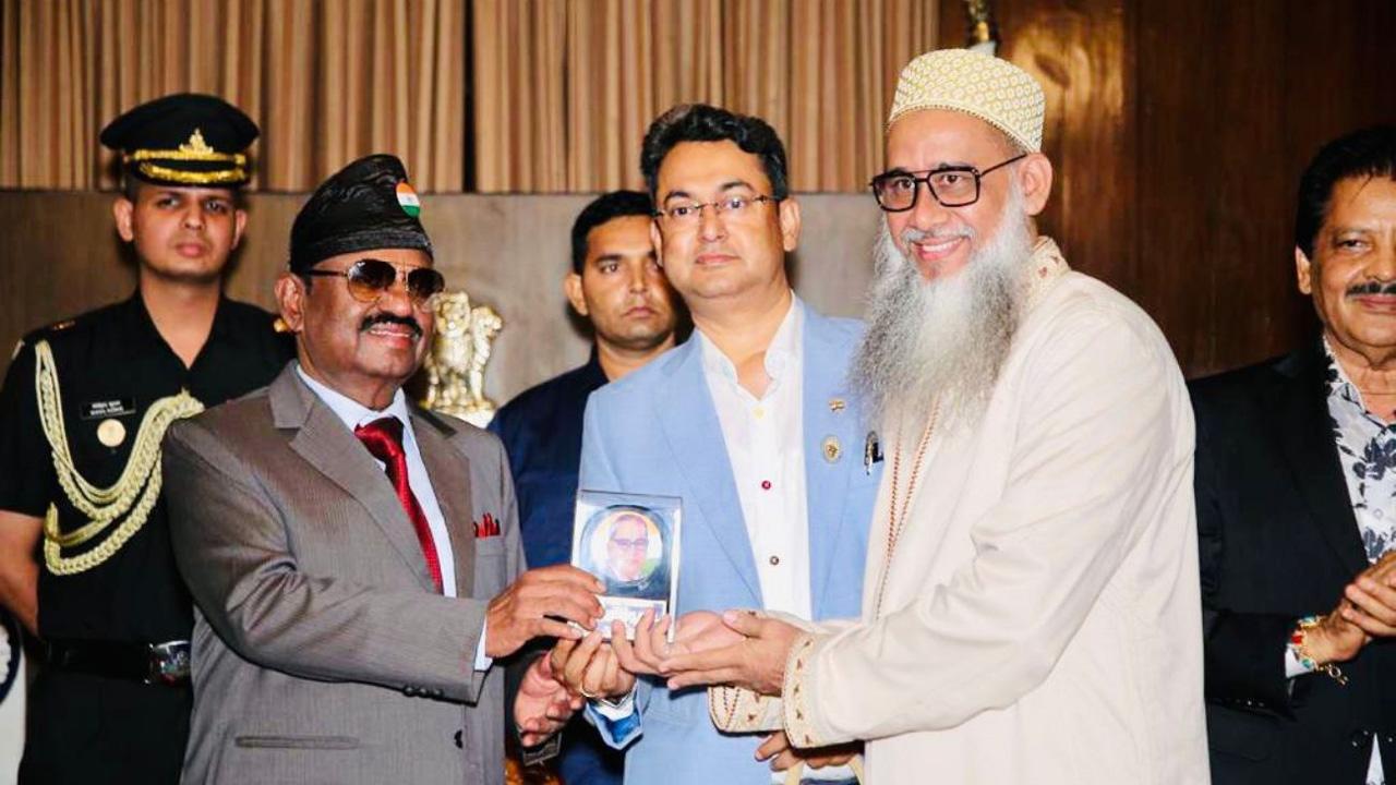 Mustafa Yusufali Gom Honored By Governor Of West Bengal