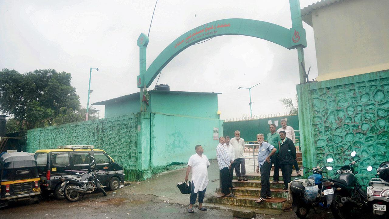 The closure of the two cemeteries has put a strain on the Chedha Nagar cemetery. Pic/Sayyed Sameer Abedi