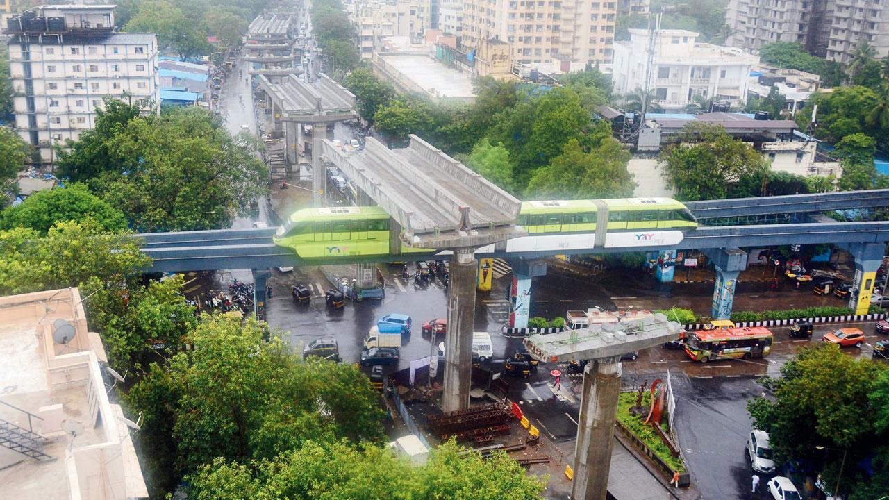 Mumbai: MMRDA places U-girders for metro line-2B over operational monorail at Chembur Nakka