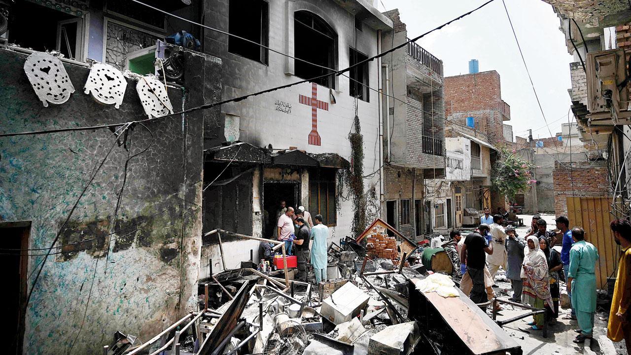 Pakistan arrests 129 after mob attacks on churches and Christian homes