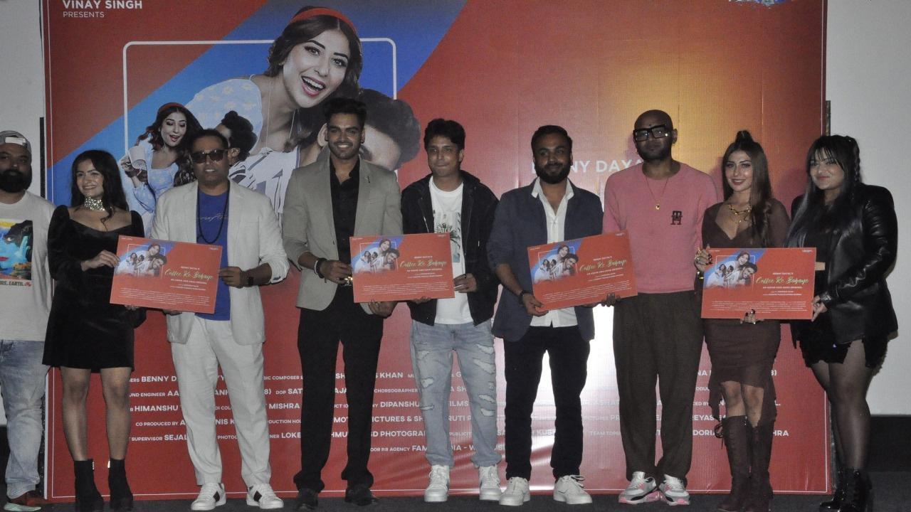 Benny Dayal, Ashar Anis Khan grace the premier of music video 'Coffee Ke Bahane' presented by Vinay Singh