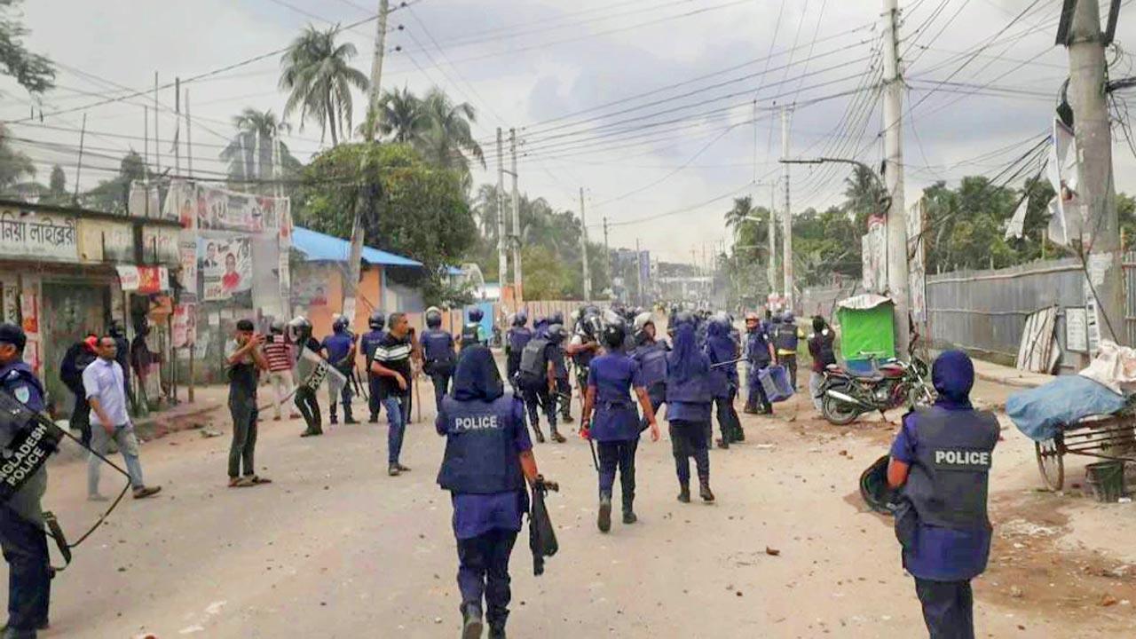 Cops, oppn activists clash in Bangladesh; many hurt