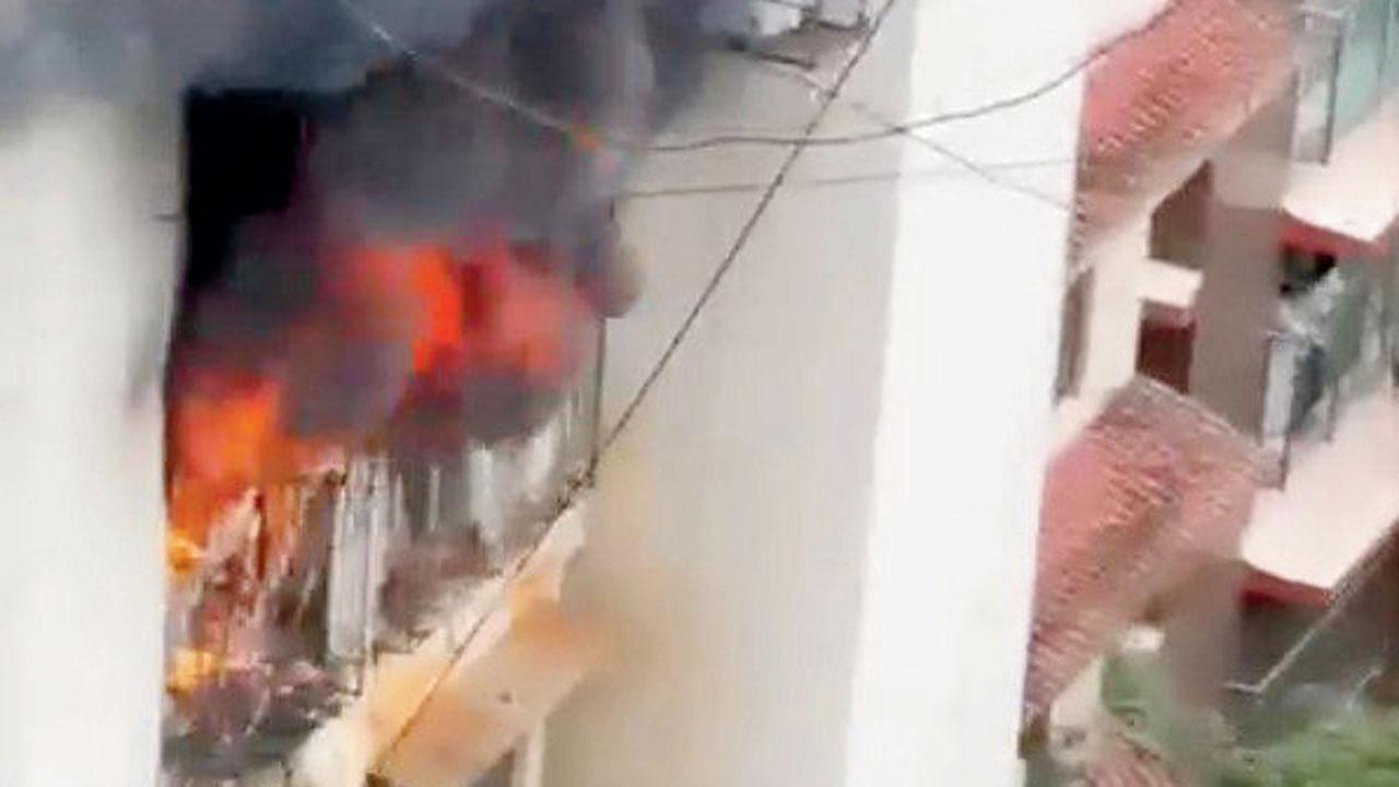 Screen grab of the fire at Nitesh Joshi’s flat on Tuesday. Pic/Twitter@alkaskerkar