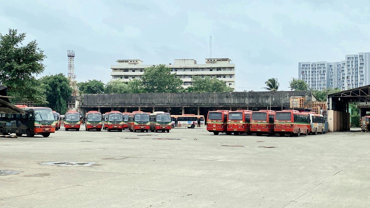 Mumbai: Flash strike paralyses BEST at Ghatkopar and Mulund