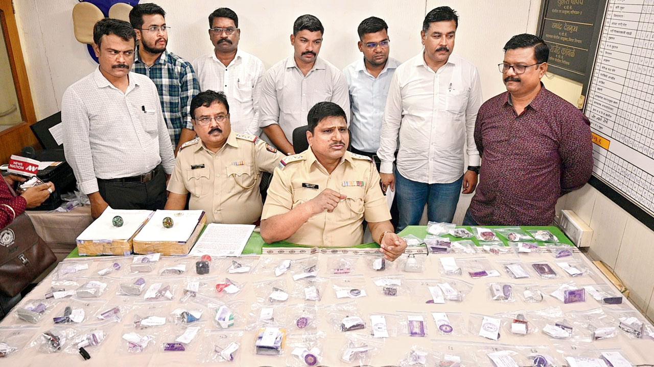Virar police have seized 155 fake stamps and 1,100 fake letter heads of VVCMC and CIDCO. Pics/Hanif Patel
