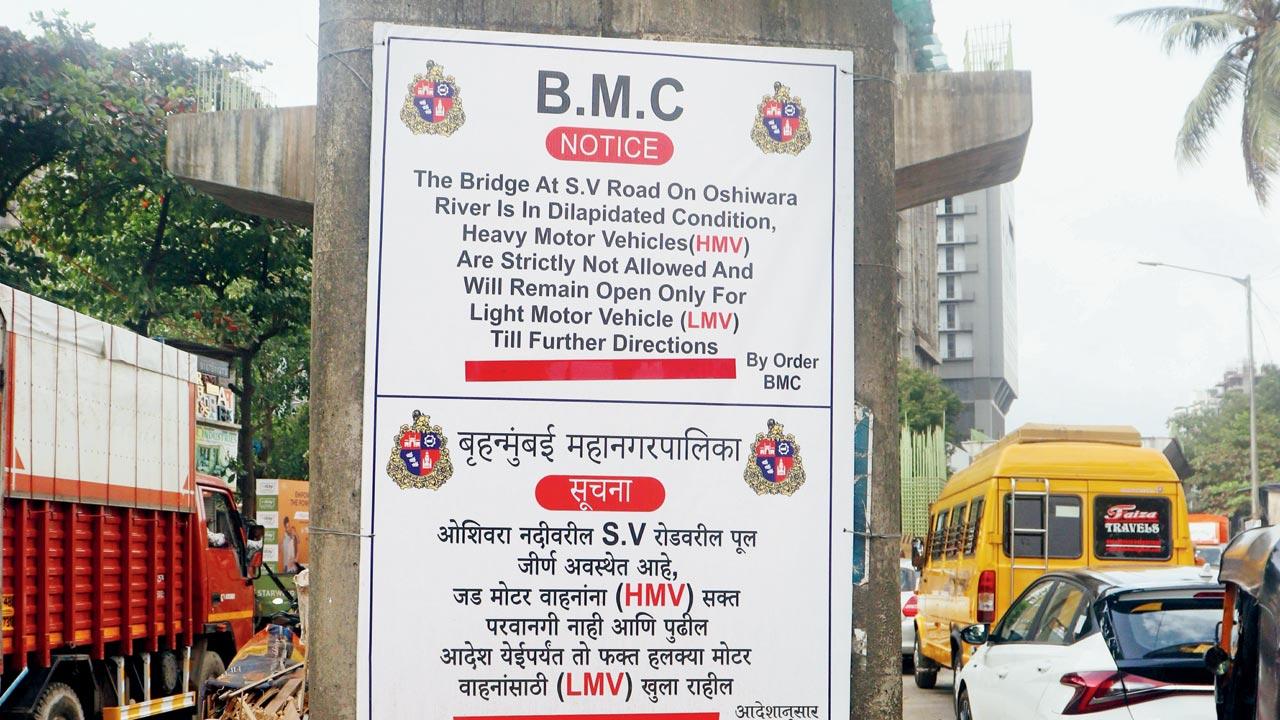 A notice put up by the civic body warning motorists that the structure is dilapidated. Pics/Anurag Ahire