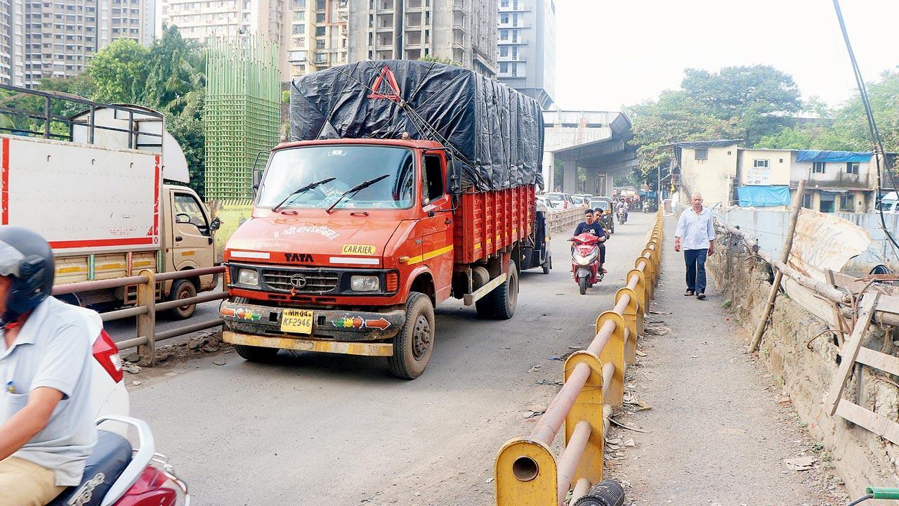 Mumbai: ‘Heavy vehicles could bring this bridge crashing down’