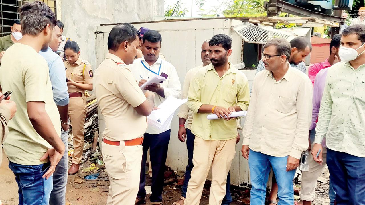 Relatives and friends of the deceased and the survivors at the Sub-district Hospital, Shahapur