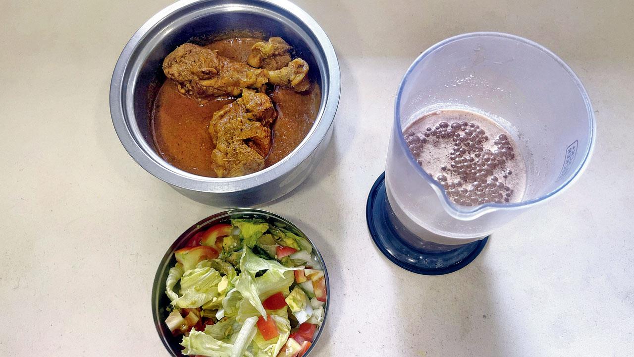 (Clockwise from bottom) Jethani packs a salad, chicken curry and protein shake. Pics/Atul Kamble