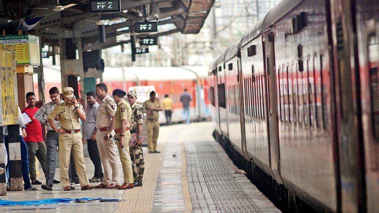 Jaipur-Mumbai train firing: Killer constable’s colleagues were armed but they hid in the toilet