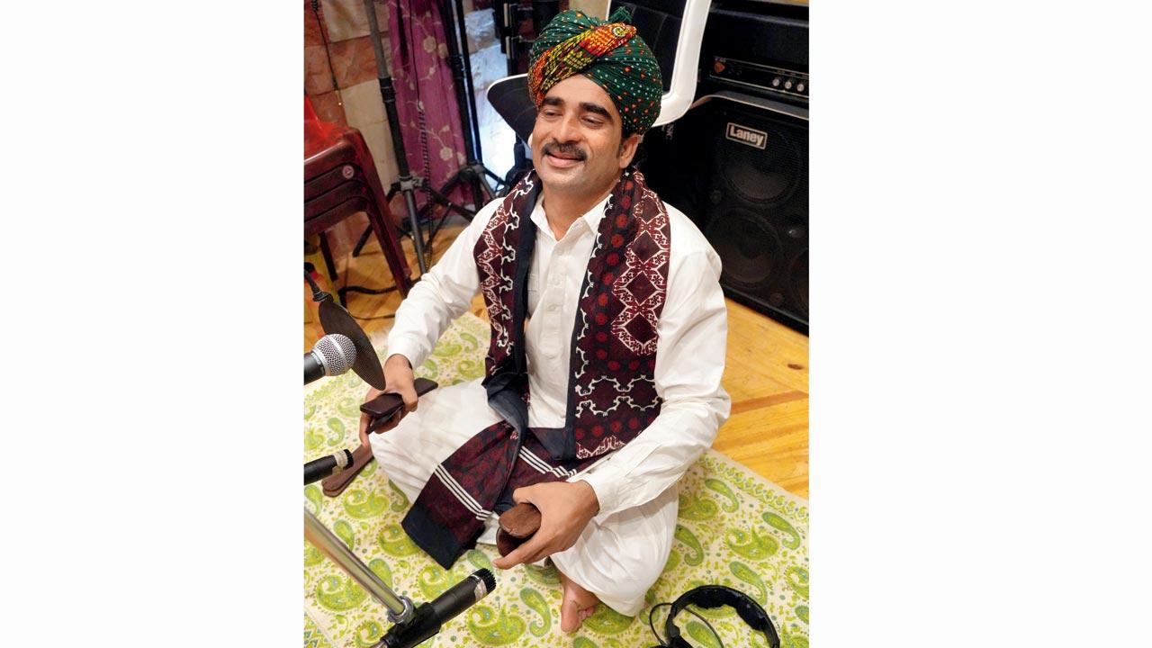 Zakir Khan playing the khartals