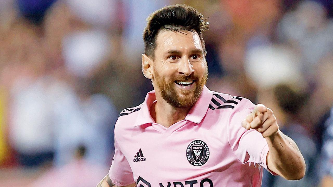 Messi scores on debut but  violates MLS media rules