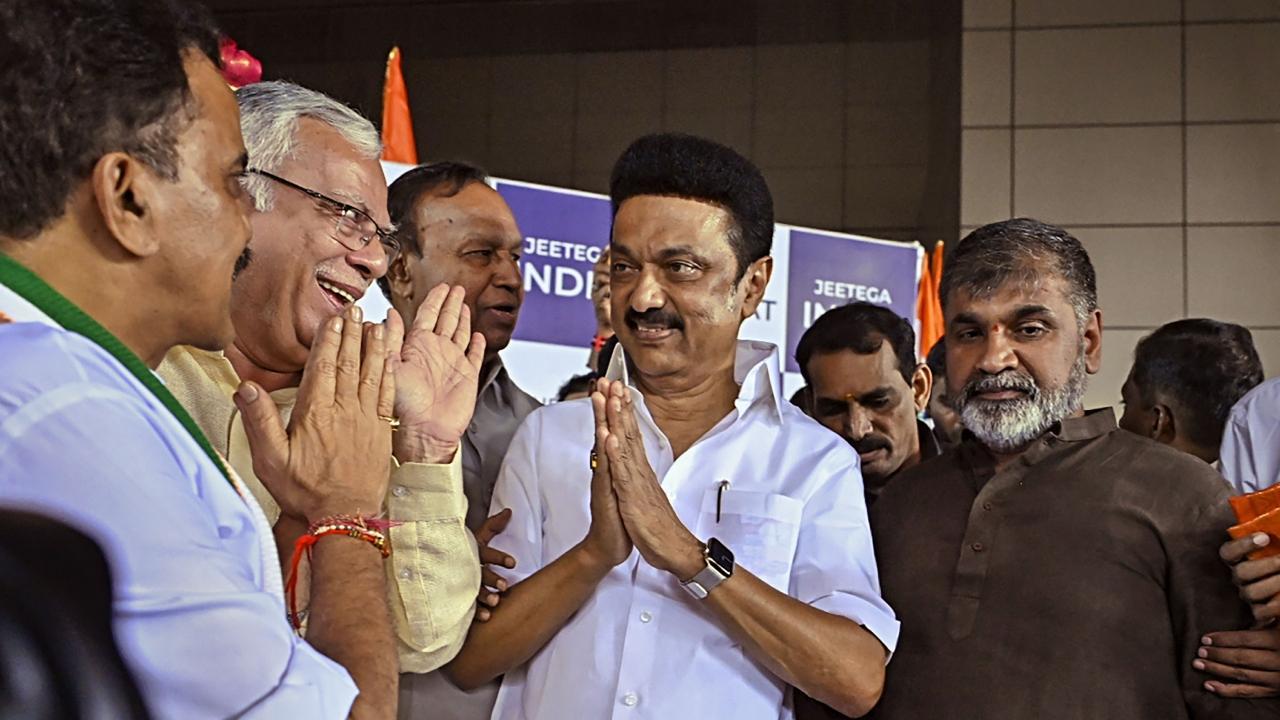 Tamil Nadu Chief Minister MK Stalin being welcomed upon his arrival at Chhatrapati Shivaji Maharaj International Airport ahead of the I-N-D-I-A bloc meeting. Pic/PTI