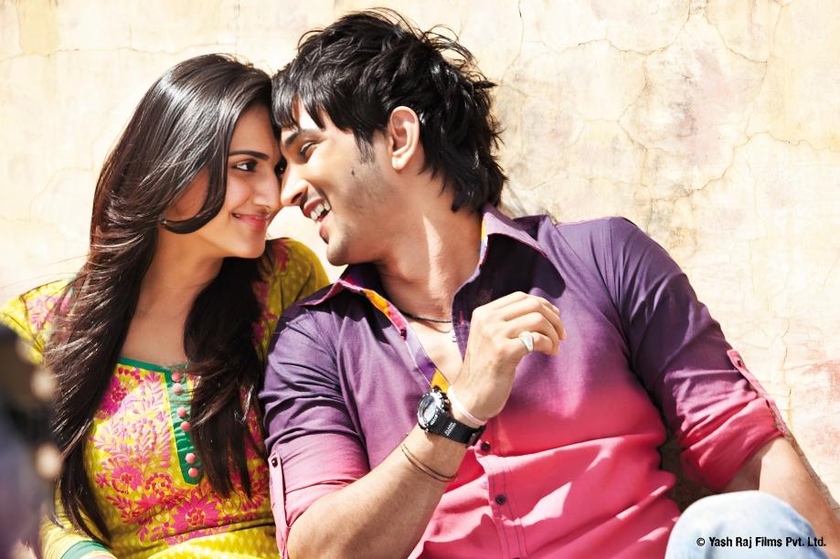In Shuddh Desi Romance, Vaani Kapoor's fashion exuded a mix of traditional and contemporary elements.