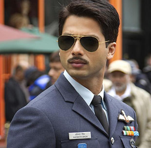 In Mausam, Shahid Kapoor played the character of Harry, a young man who falls in love with Aayat, played by Sonam Kapoor. 