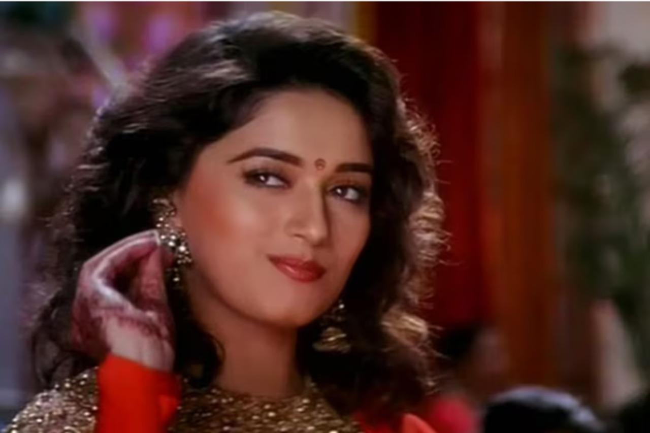 Madhuri Dixit’s wavy hairstyle
Though Madhuri's enchanting smile was often the talk of the town, her wavy locks weren't far behind in garnering admiration. With films like 'Saajan' and 'Hum Aapke Hain Kaun' showcasing her signature tresses, she truly set hair trends, cementing her status as a style icon for life