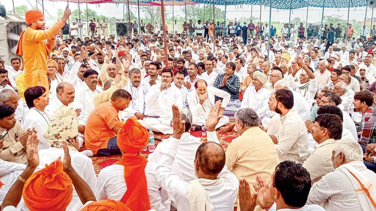 100 rifles: Call to pick up arms at mahapanchayat