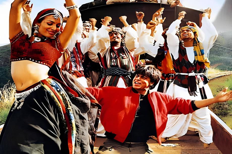 Chaiyya Chaiyya - Dil Se (1998): This song features Malaika Arora and Shah Rukh Khan dancing on top of a moving train.