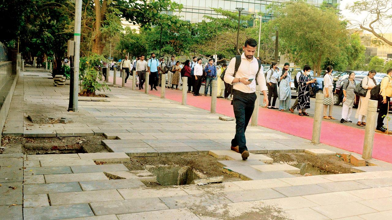 An open manhole at Bandra Kurla Complex on April 26, 2022. File Pic/Sameer Markande