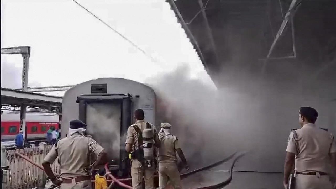 Fire breaks out in two coaches of stationed Udyan Express, no casualties