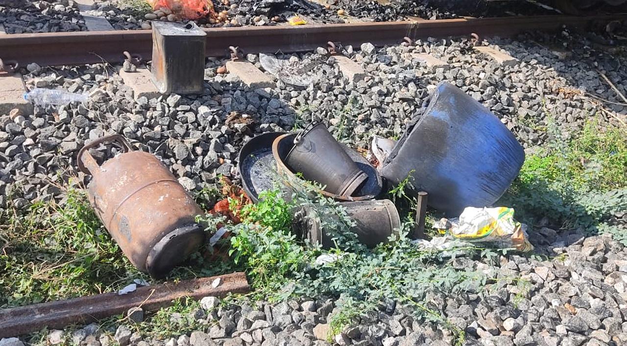 Police, fire and rescue services personnel besides railway staff, involved in dousing the fire, extricated the charred bodies from the compartment