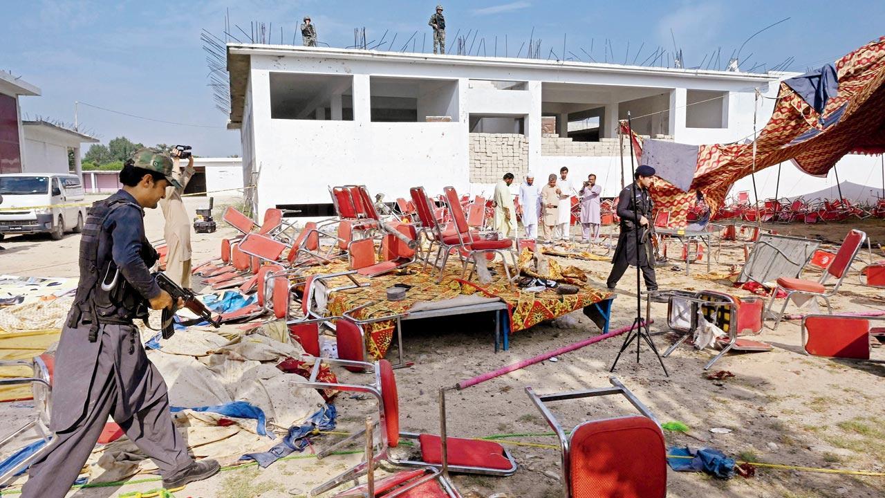 Pakistan suicide bombing death toll rises to 54