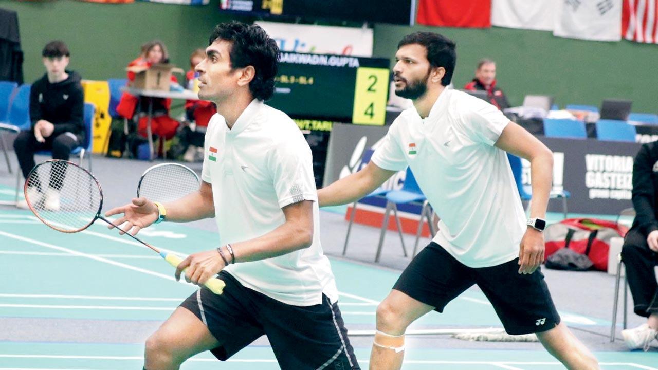 Para shuttlers Pramod, Sukant enter semis