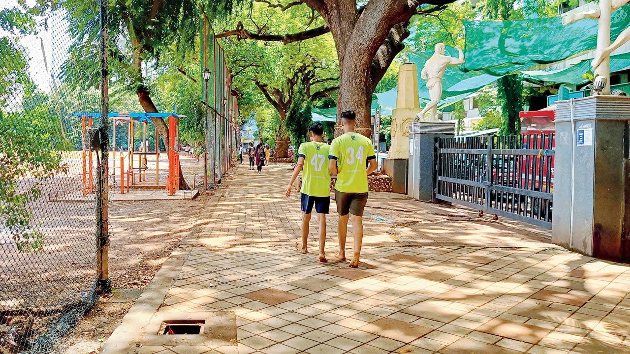 Shivaji Park offers a good example of healthy pedestrian walkways