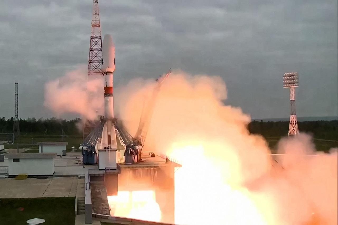 The spacecraft will spend between three and seven days about 100 kilometres above the lunar surface before reaching the Boguslawsky crater area. Meanwhile, Manzinus and Pentland-A craters have been named as alternative landing sites