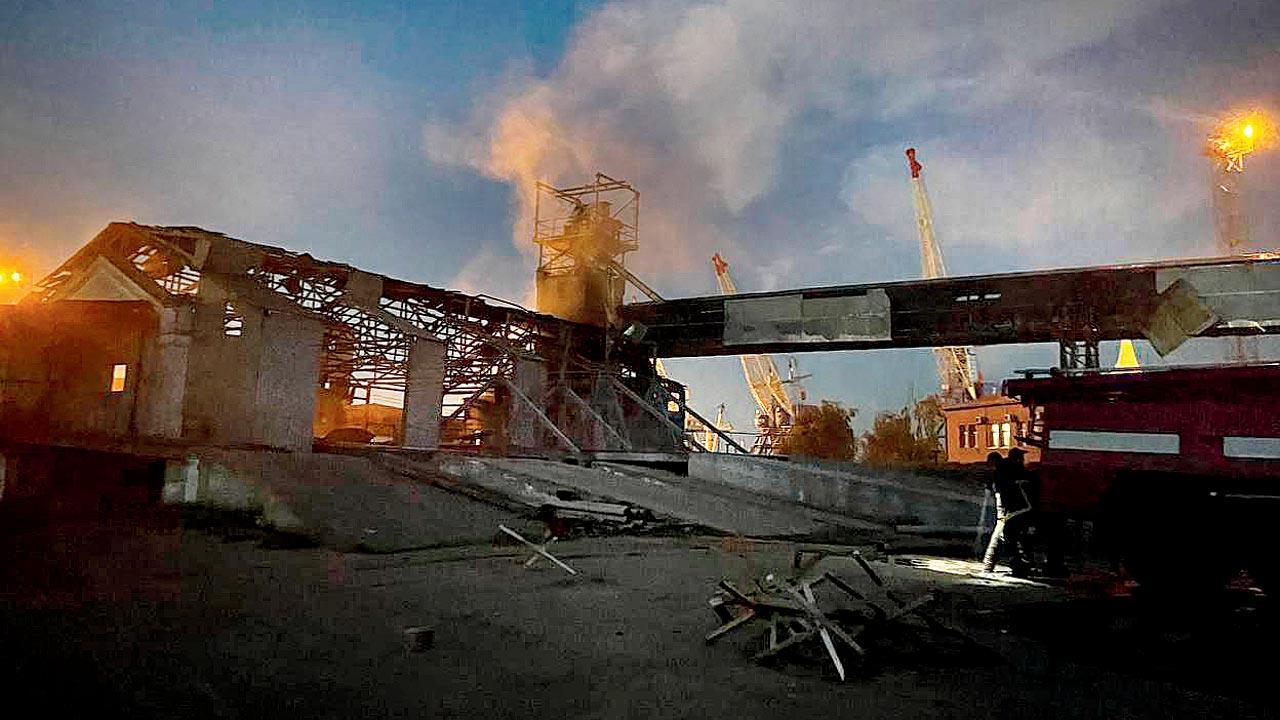 Russian air strikes cause fires at port close to Romania