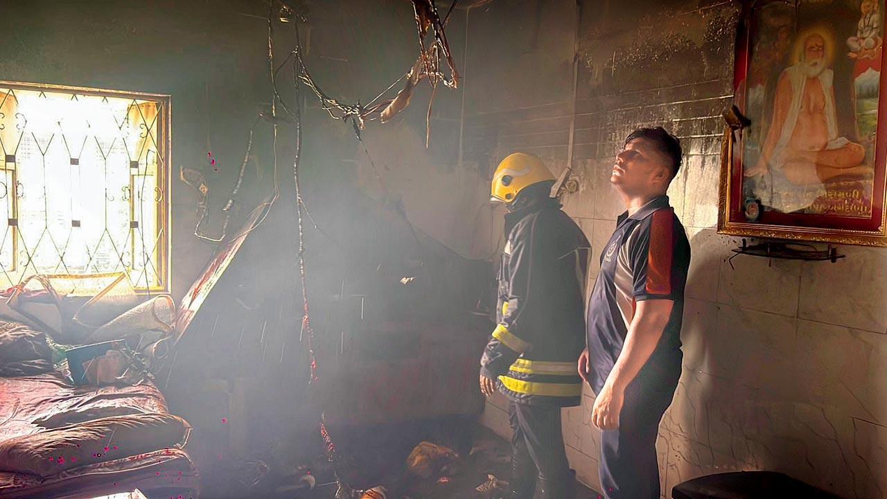 Mumbai: Senior brothers rescued after their TV explodes