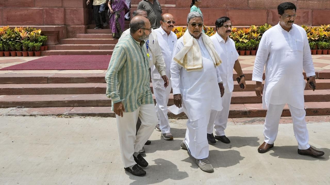 As Siddaramaiah turned 76 on Thursday, several party leaders wishes him at the Karnataka Bhavan