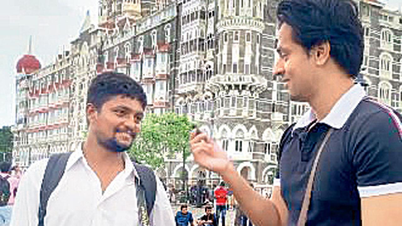 A screengrab of the video shows Neeraj Gupta talking to Siddhesh Lokare