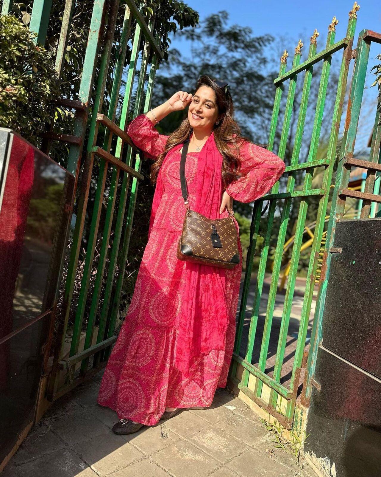 Not a fan of heavy dresses? How about wearing this plain printed-red outfit from Dipika`s wardrobe? The actress opted for a plain long kurta as she posed for the camera Not a fan of heavy dresses? How about wearing this plain printed-red outfit from Dipika`s wardrobe? The actress opted for a plain long kurta as she posed for the camera