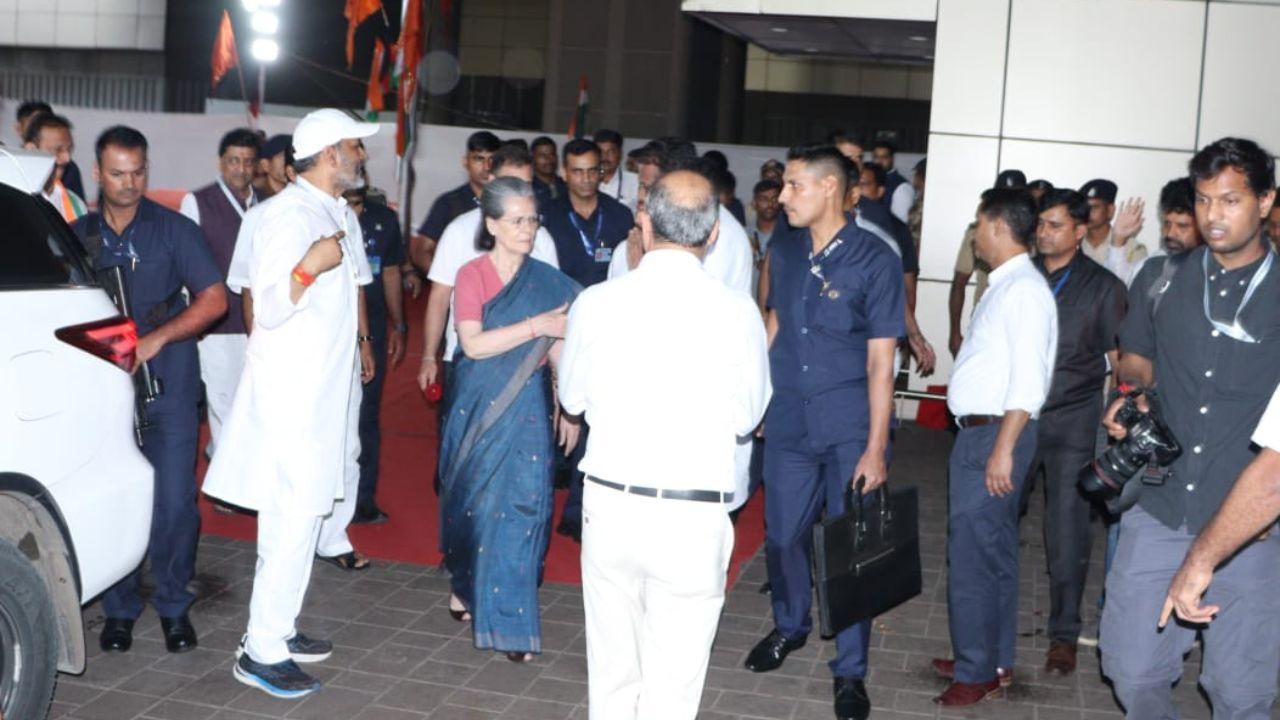 Earlier today, Congress supporters gathered outside Mumbai airport to welcome party leaders Sonia Gandhi and Rahul Gandhi. Pic/Maharashtra Congress