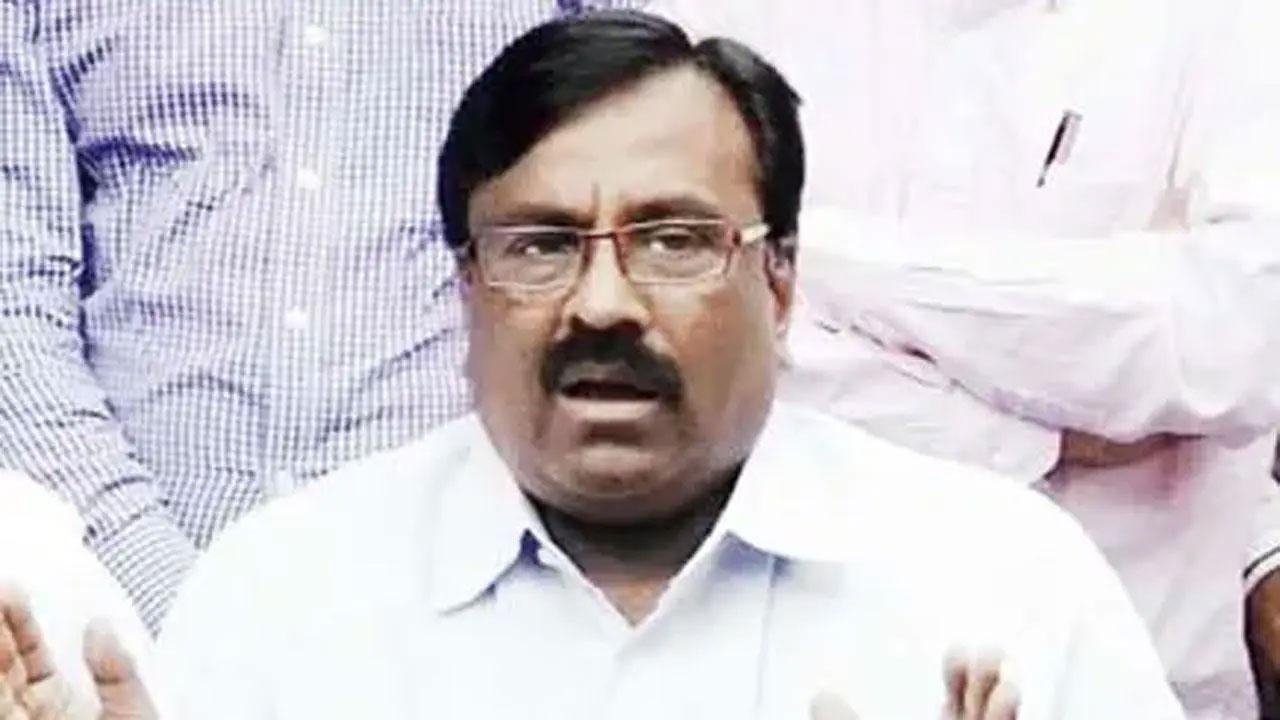 Maharashtra: Minister Sudhir Mungantiwar takes oath to add to nation`s growth Maharashtra: Minister Sudhir Mungantiwar takes oath to add to nation`s growth