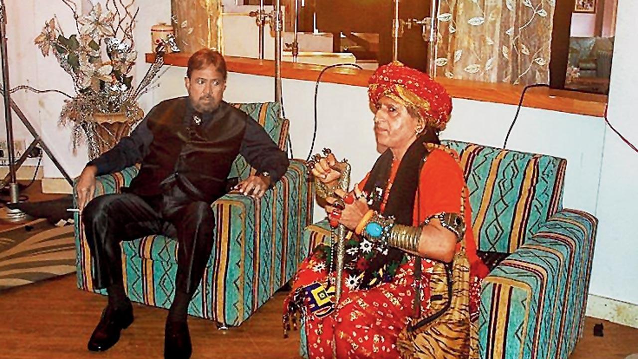 Thanks to his former profession as a fashion designer, Shakir was close to superstars like Rajesh Khanna