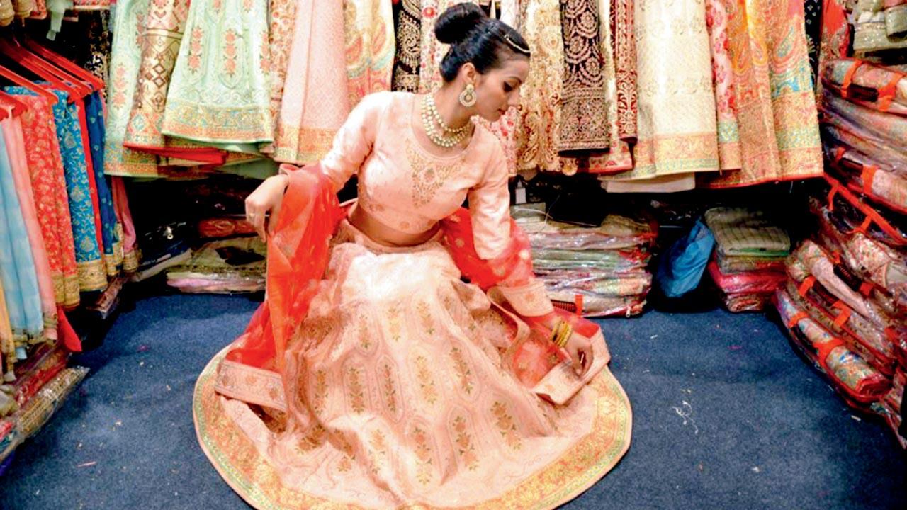 Brides sport messages of love on their wedding trousseau - Times of India