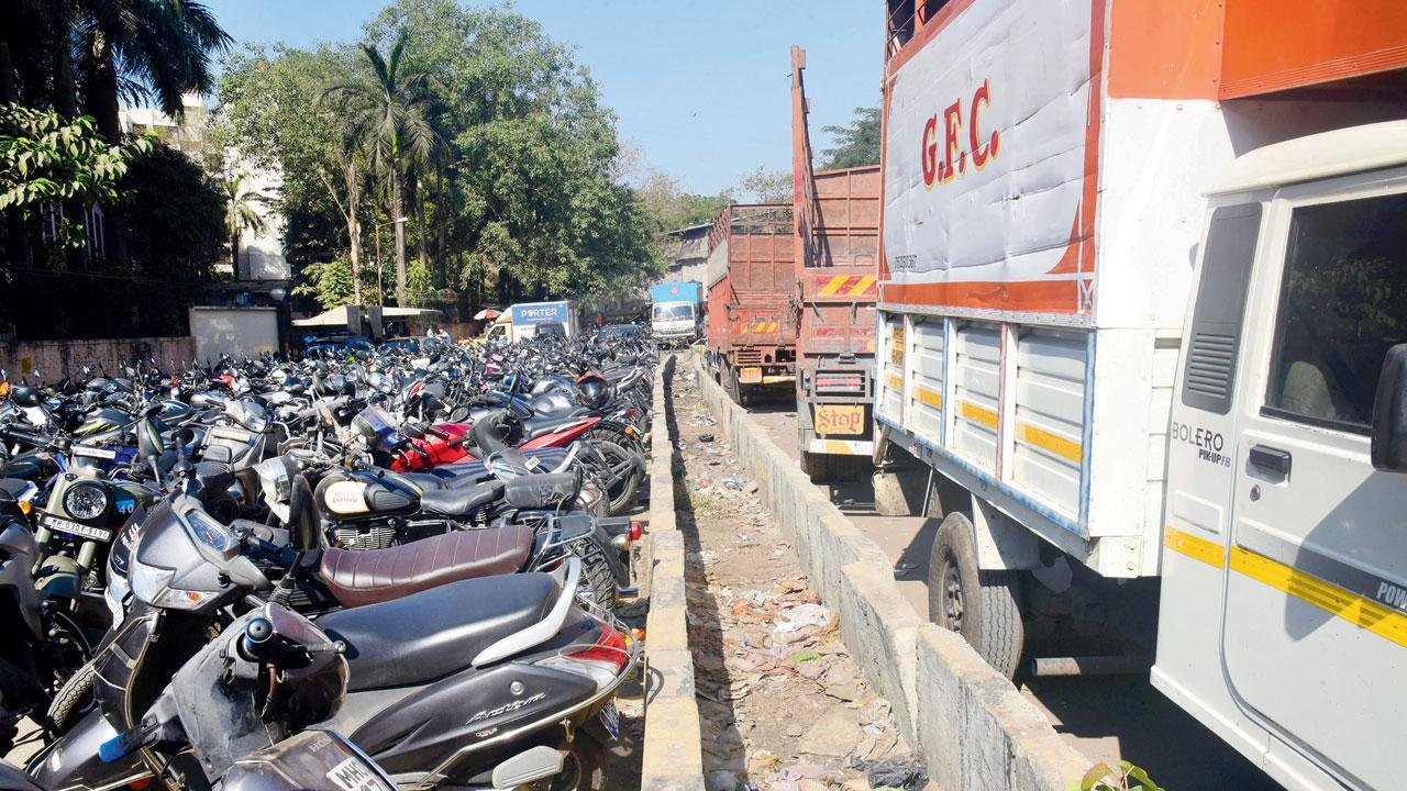Mumbai: BMC slaps encroachers with eviction notices to build Chandivli road