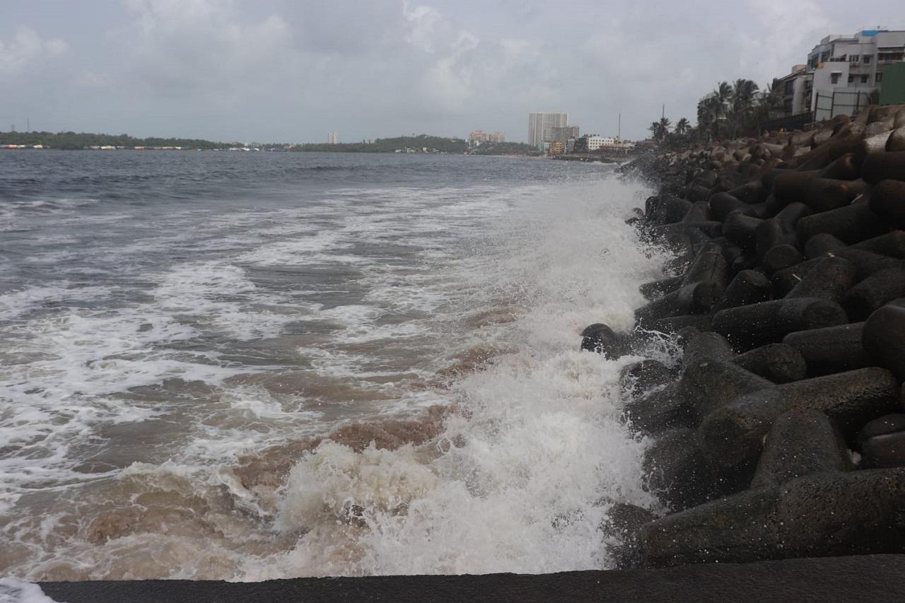 For Saturday, the IMD has issued a 'green' alert for Mumbai, predicting light to moderate rainfall