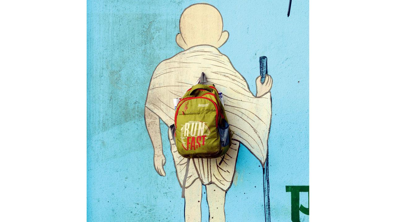 A mural of Mahatma Gandhi at Andheri. Pic/Rane Ashish