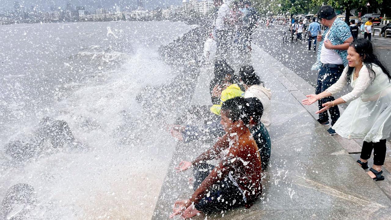Visitors seen enjoying high tide at Marine Drive. Pic/Atul Kamble