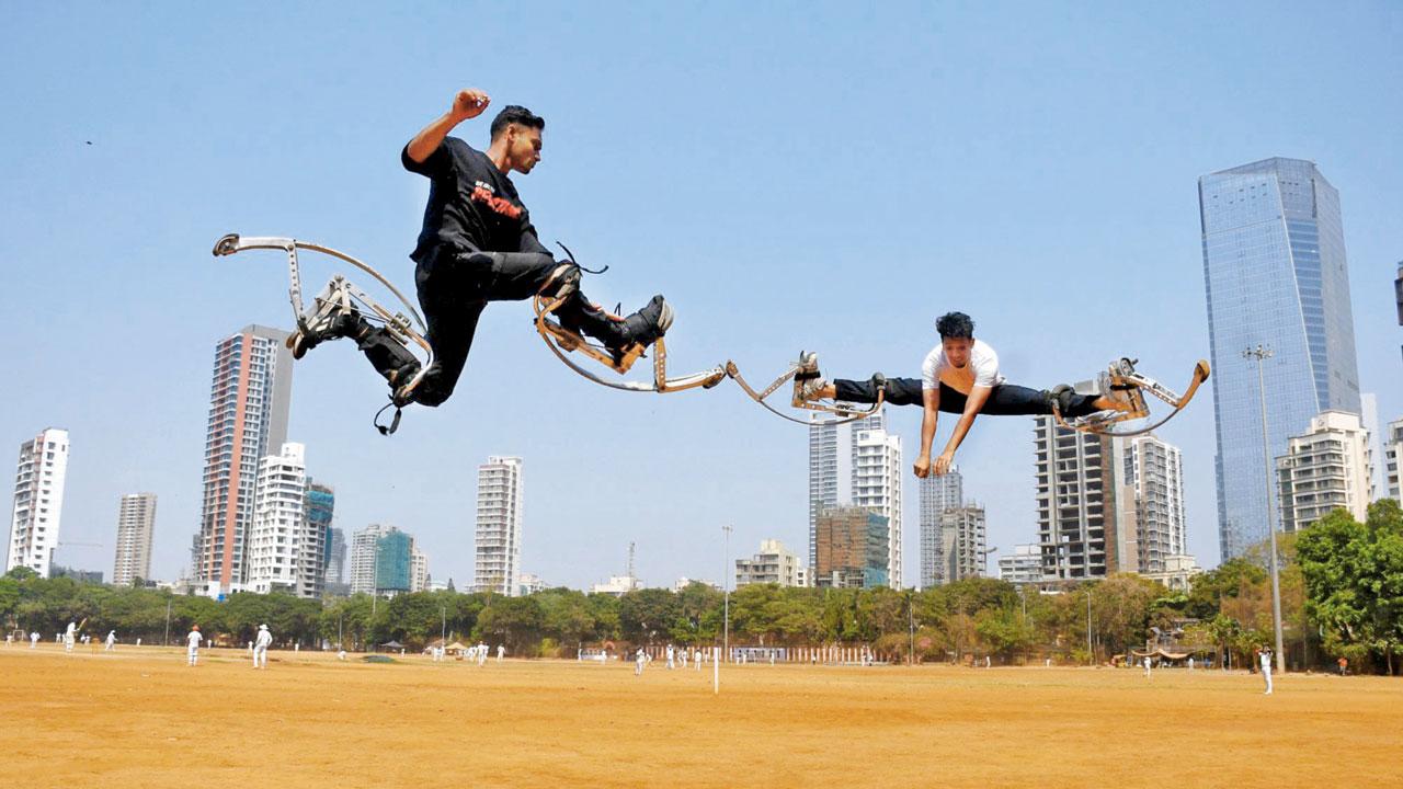 Youngsters practicing power walking at Shivaji Park. Pic/Ashish Raje