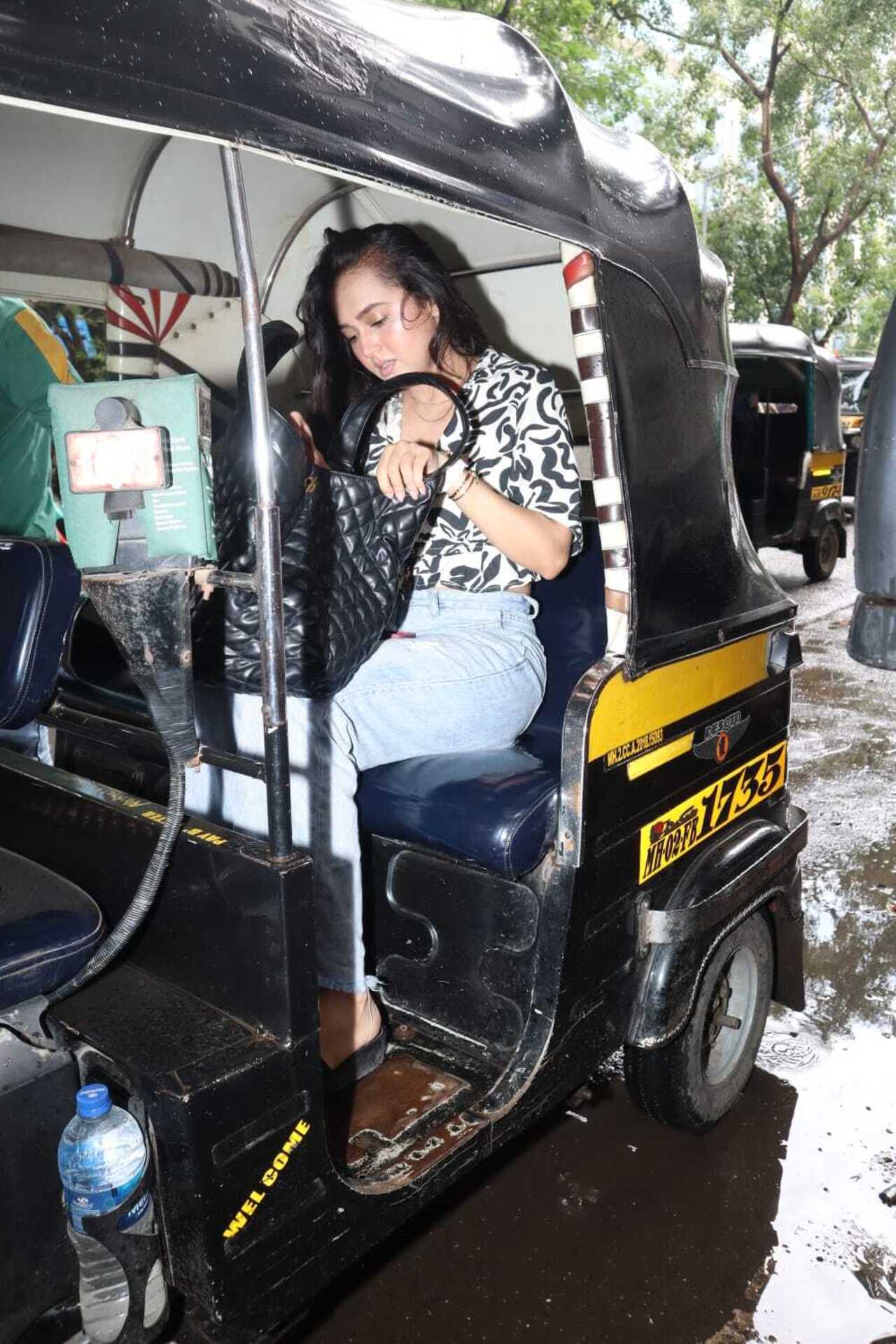 Tejasswi Prakash took a rickshaw ride as she was clicked in the city