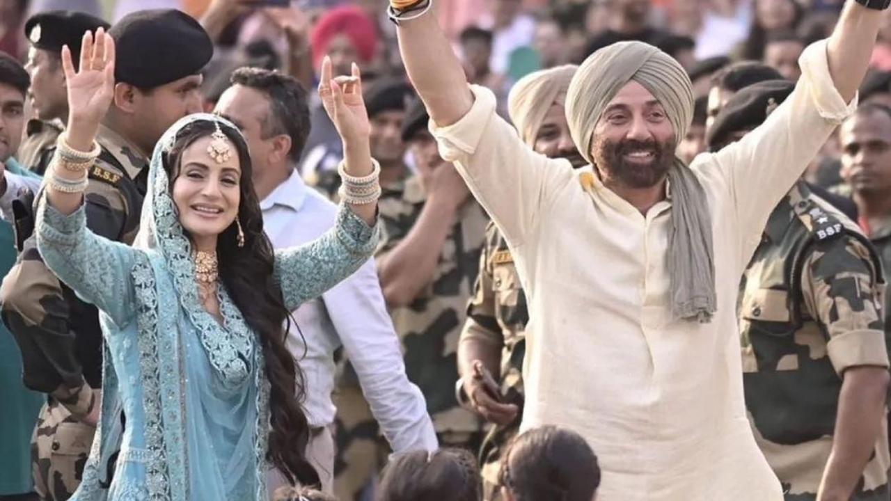 Sunny Deol and Ameesha Patel visit Attari Border to promote Gadar 2, do bhangra with fans
