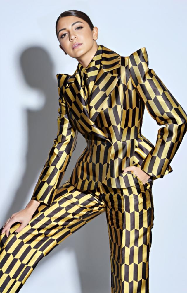 The actor stands out in a striking pantsuit, featuring unique sleeves. Pulling off such a bold look takes remarkable confidence. 