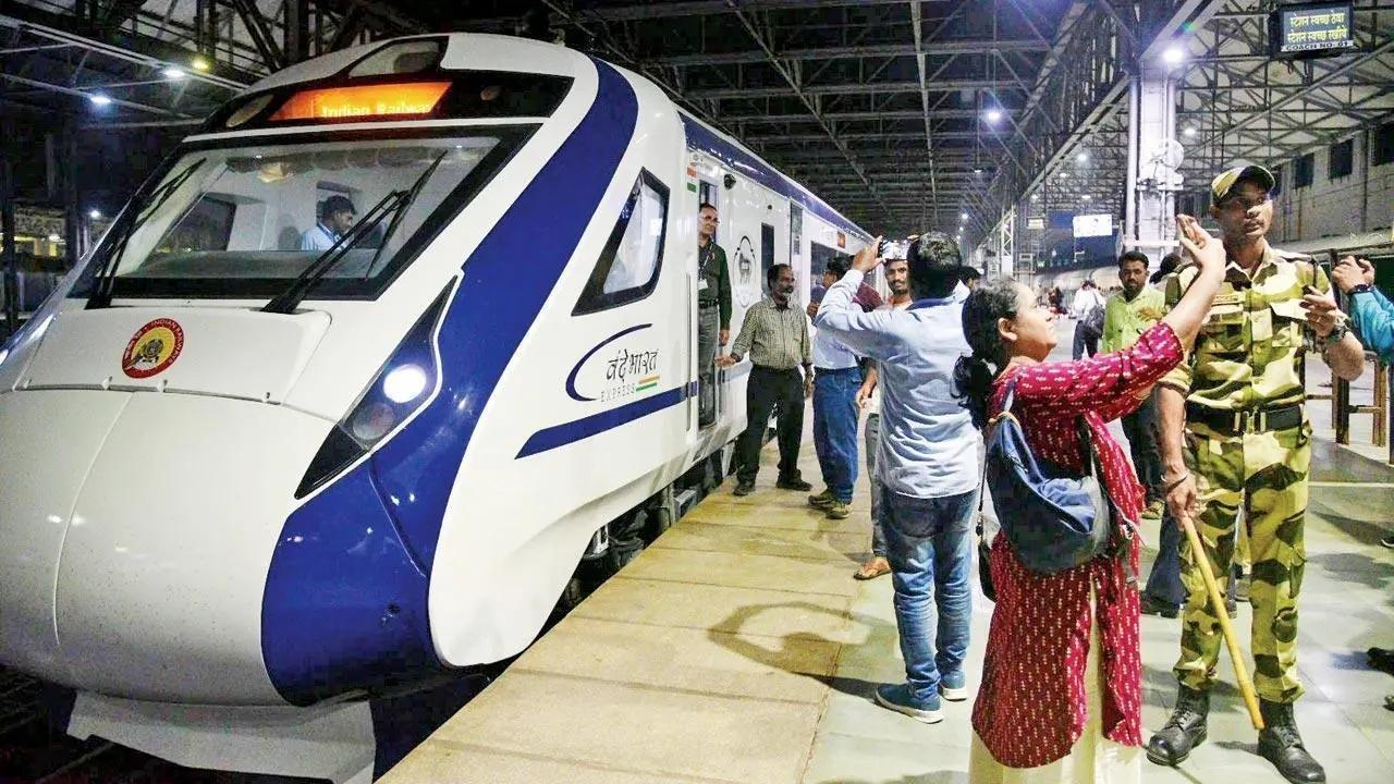Fresh incidents of stone pelting on trains reported in Kerala