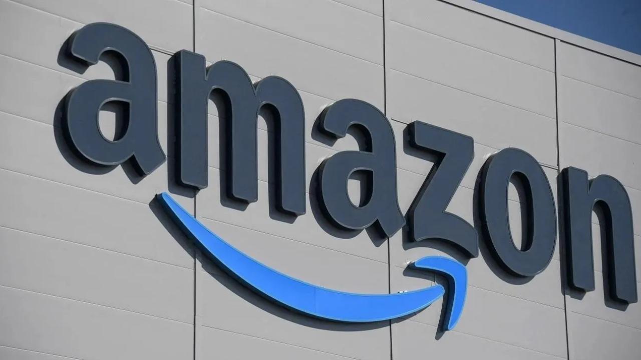MNS workers vandalise Amazon office in Nagpur to protest sale of Pak flags