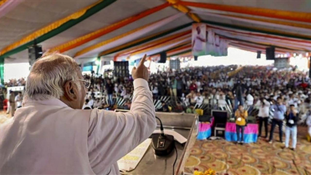 He also alleged that the BJP government has not implemented the Bundelkhand package approved on the recommendation of the senior Congress leader Rahul Gandhi